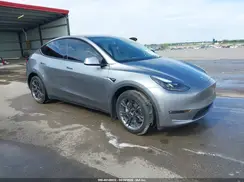 7SAYGAEEXRF210311 2024 TESLA MODEL Y