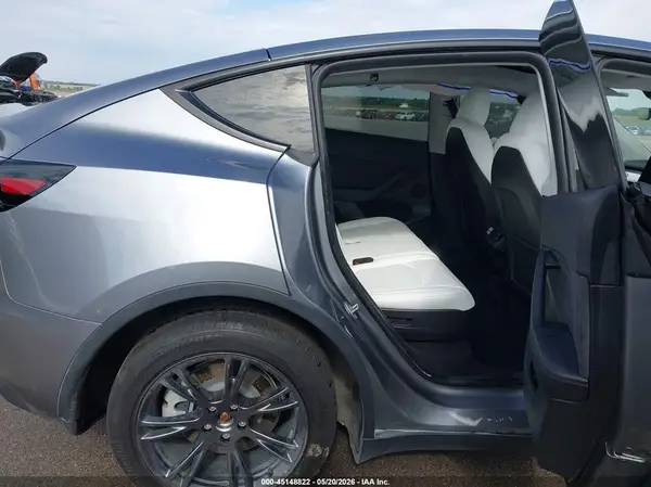 7SAYGAEEXRF210311 2024 TESLA MODEL Y - Image 8