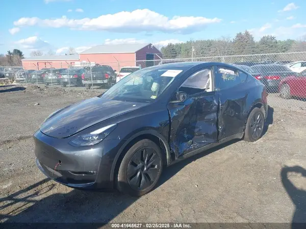 7SAYGAEEXRF212415 2024 TESLA MODEL Y - Image 2