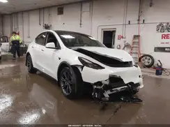7SAYGAEEXRF214729 2024 TESLA MODEL Y