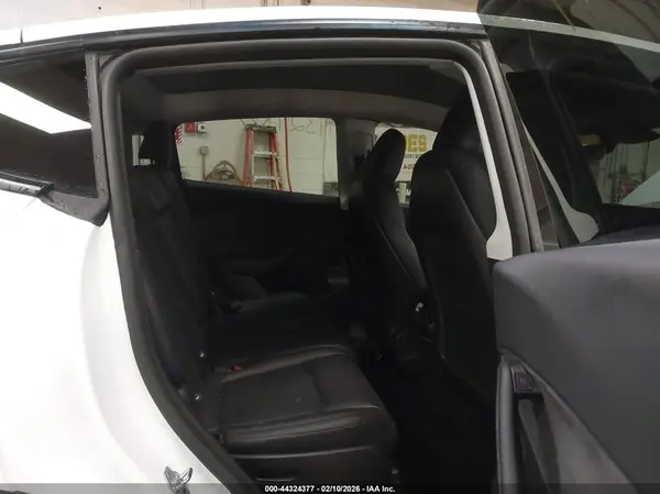 7SAYGAEEXRF214729 2024 TESLA MODEL Y - Image 8