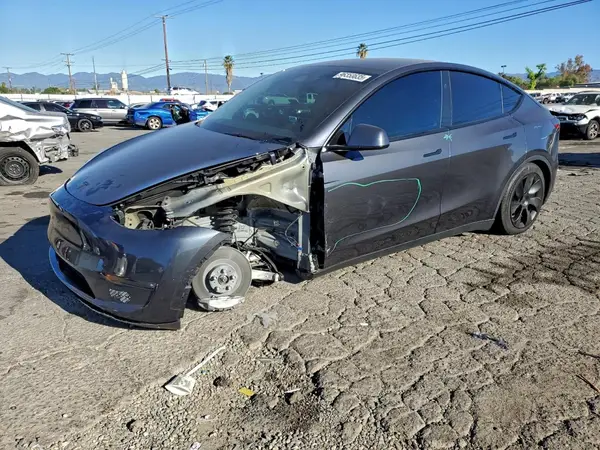 7SAYGAEEXRF982422 2024 TESLA MODEL Y - Image 1