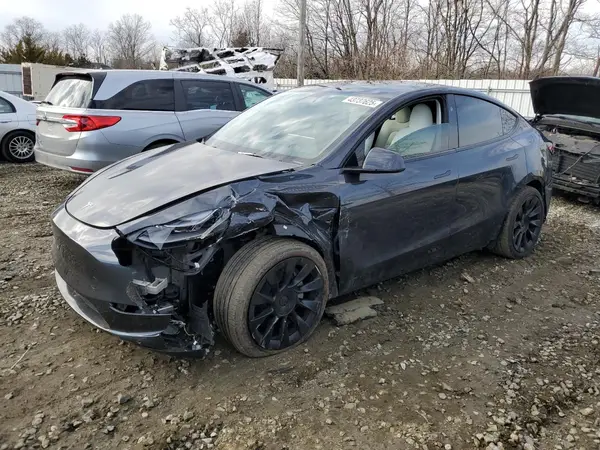 7SAYGAEEXRF990438 2024 TESLA MODEL Y - Image 1