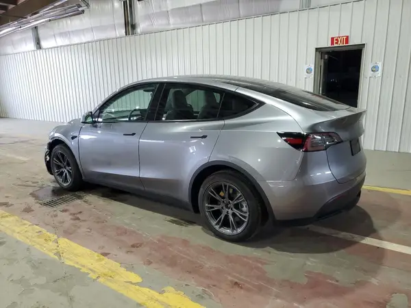 7SAYGAEEXSF225641 2025 TESLA MODEL Y - Image 2