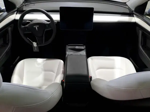 7SAYGAEEXSF225641 2025 TESLA MODEL Y - Image 8