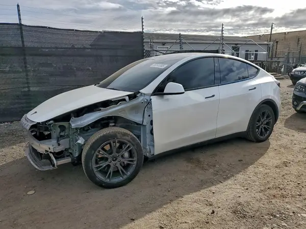 7SAYGAEEXSF226126 2025 TESLA MODEL Y - Image 1