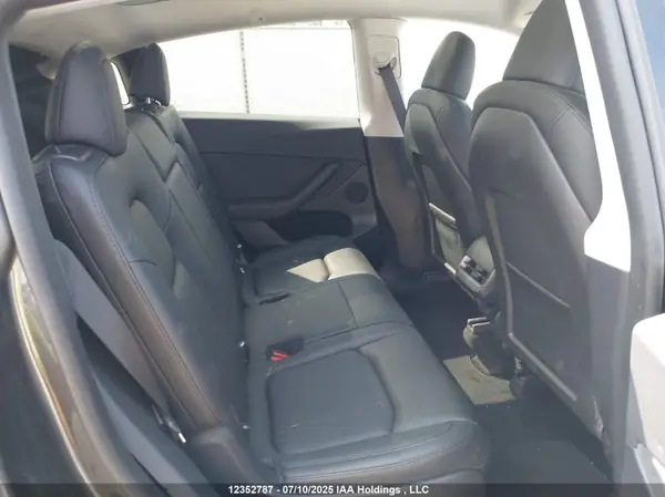7SAYGAEEXSF232539 2025 TESLA MODEL Y - Image 8