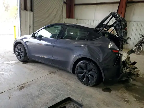 7SAYGAEEXSF233741 2025 TESLA MODEL Y - Image 2