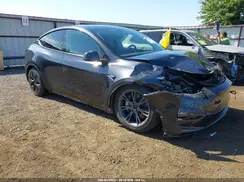 7SAYGAEEXSF239958 2025 TESLA MODEL Y