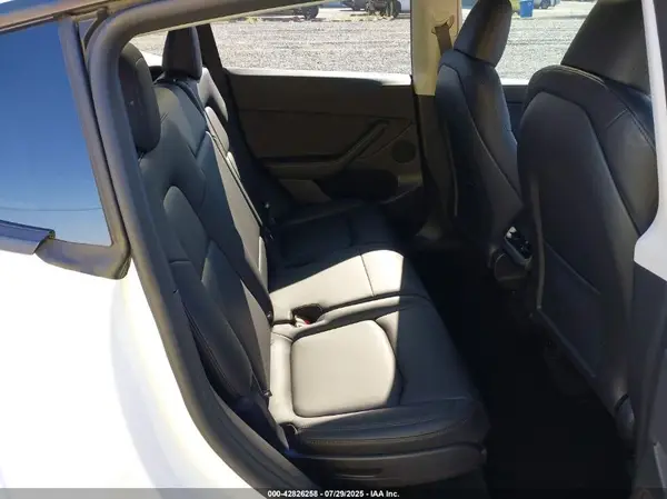 7SAYGAEEXSF240575 2025 TESLA MODEL Y - Image 8