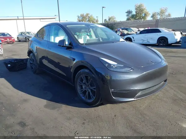 7SAYGAEEXSF246232 2025 TESLA MODEL Y - Image 1