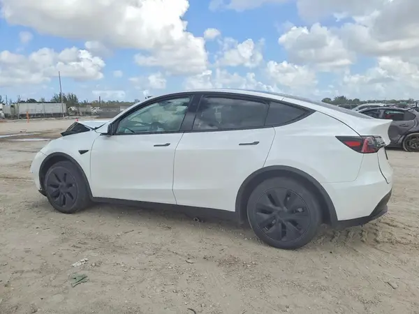 7SAYGAEEXSF249440 2025 TESLA MODEL Y - Image 2