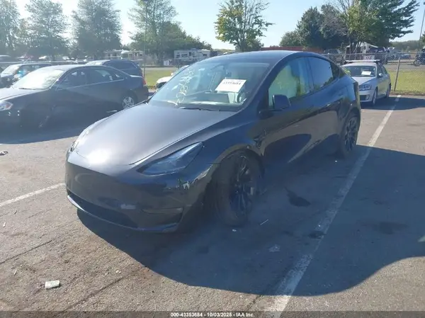 7SAYGAEEXSF250779 2025 TESLA MODEL Y - Image 2