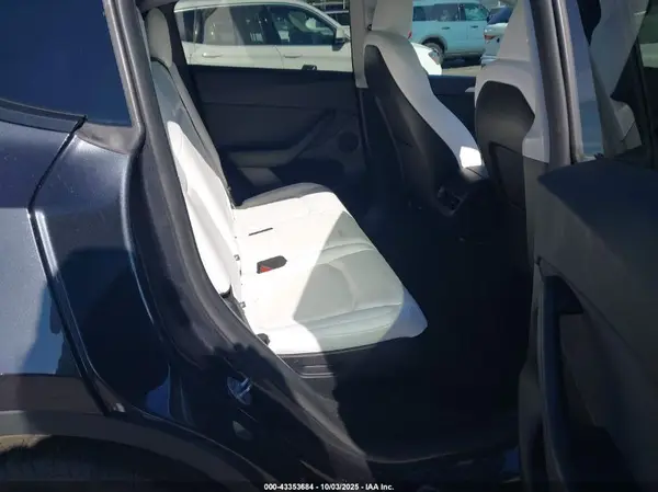 7SAYGAEEXSF250779 2025 TESLA MODEL Y - Image 8