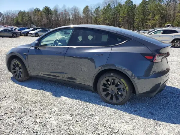 7SAYGAEEXSF253326 2025 TESLA MODEL Y - Image 2