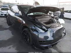 7SAYGAEEXSF262334 2025 TESLA MODEL Y