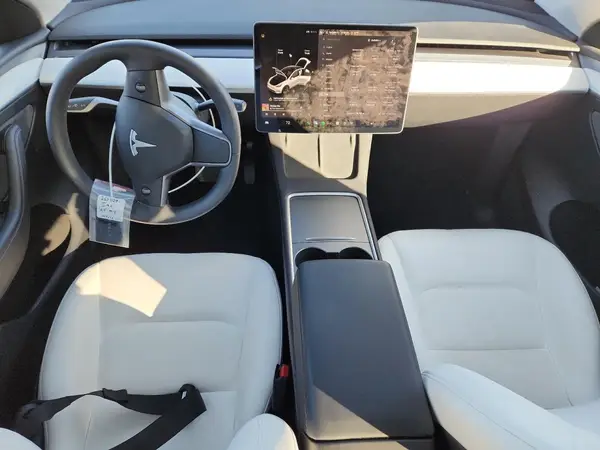 7SAYGAEEXSF263029 2025 TESLA MODEL Y - Image 8