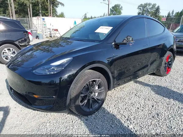7SAYGAEEXSF278470 2025 TESLA MODEL Y - Image 2