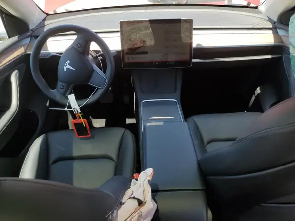 7SAYGAEEXSF279327 2025 TESLA MODEL Y - Image 8