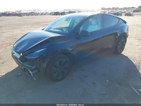 7SAYGAEEXSF294667 2025 TESLA MODEL Y - Image 2