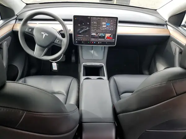 7SAYGAEEXSF294894 2025 TESLA MODEL Y - Image 8