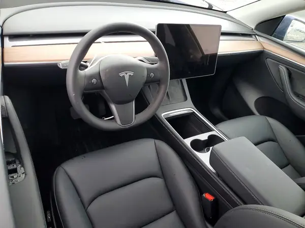 7SAYGAEEXSF297083 2025 TESLA MODEL Y - Image 8