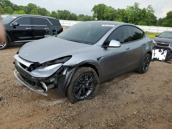 7SAYGAEEXSF303786 2025 TESLA MODEL Y - Image 1