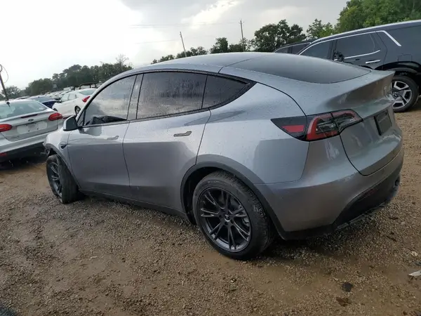7SAYGAEEXSF303786 2025 TESLA MODEL Y - Image 2