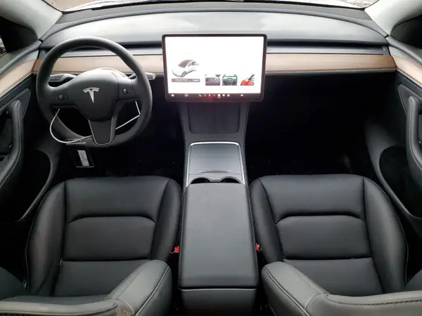 7SAYGAEEXSF303786 2025 TESLA MODEL Y - Image 8