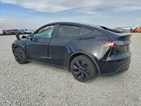 7SAYGAEEXSF305778 2025 TESLA MODEL Y - Image 2