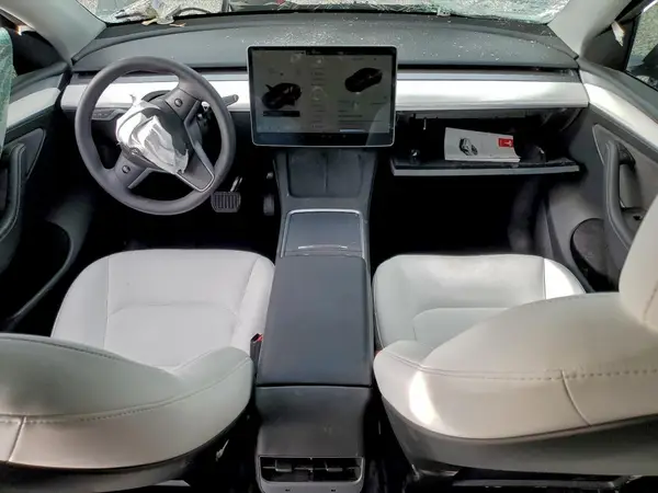 7SAYGAEEXSF305778 2025 TESLA MODEL Y - Image 8