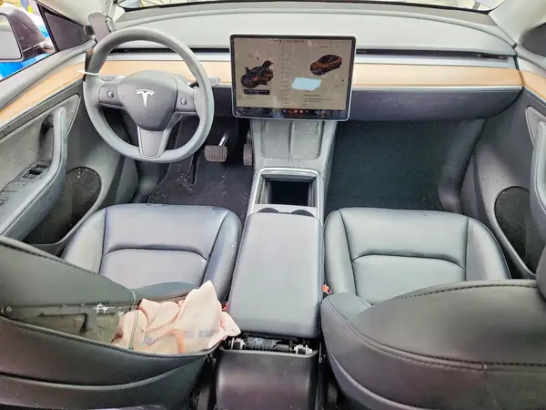 7SAYGAEEXSF308874 2025 TESLA MODEL Y - Image 8