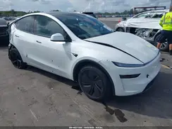 7SAYGAEEXTF671533 2026 TESLA MODEL Y