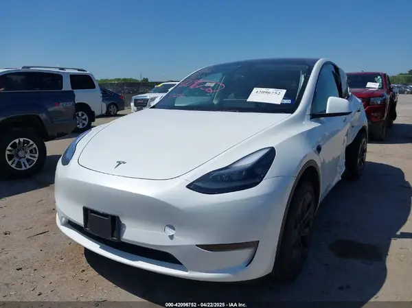 7SAYGDED0RA327806 2024 TESLA MODEL Y - Image 2