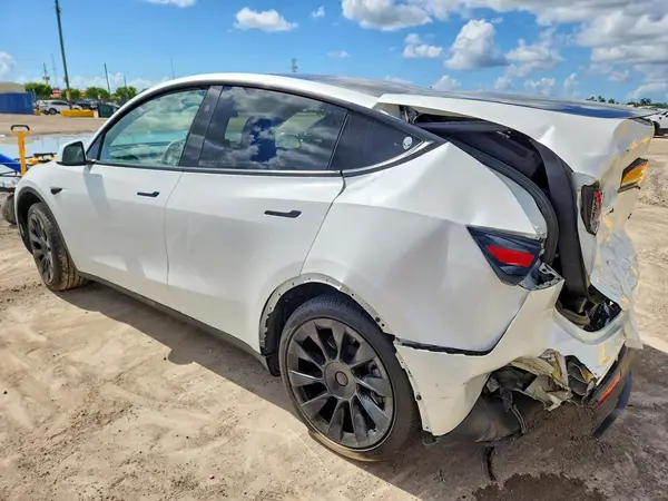 7SAYGDED0RF041831 2024 TESLA MODEL Y - Image 2