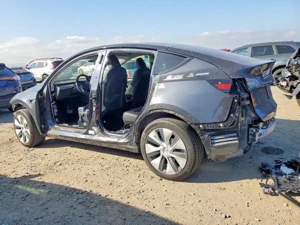 7SAYGDED0RF053204 2024 TESLA MODEL Y - Image 2
