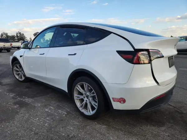 7SAYGDED0RF055390 2024 TESLA MODEL Y - Image 2