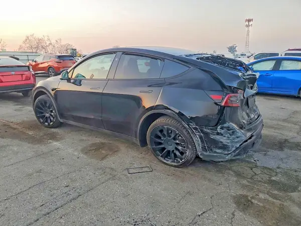7SAYGDED0RF095193 2024 TESLA MODEL Y - Image 2