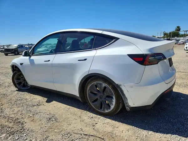 7SAYGDED0RF118813 2024 TESLA MODEL Y - Image 2