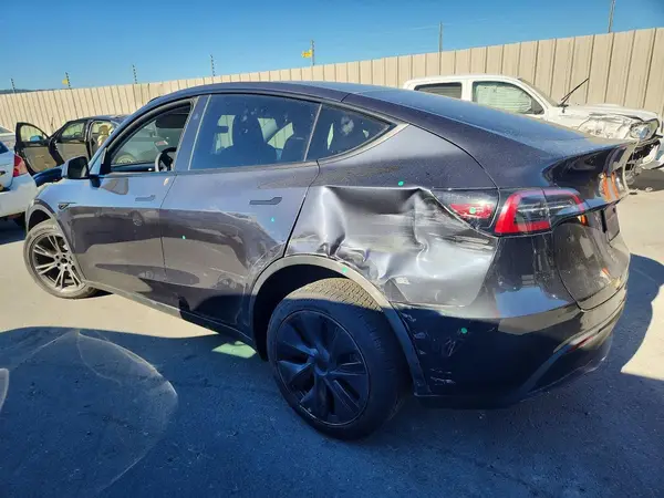 7SAYGDED0RF119184 2024 TESLA MODEL Y - Image 2