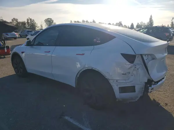 7SAYGDED0RF122067 2024 TESLA MODEL Y - Image 2