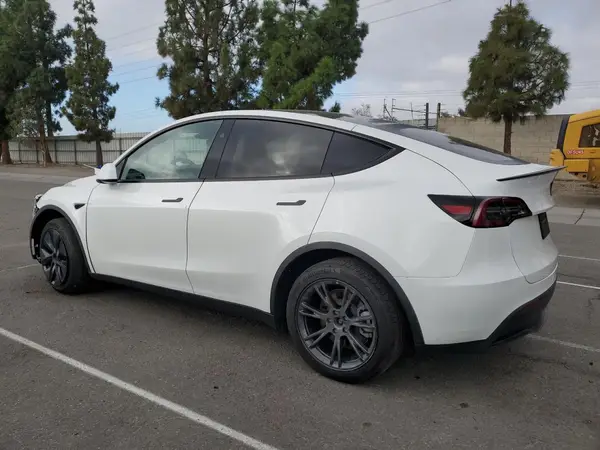 7SAYGDED0RF127799 2024 TESLA MODEL Y - Image 2