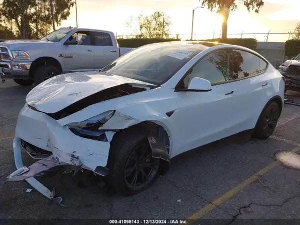 7SAYGDED0RF151617 2024 TESLA MODEL Y - Image 2
