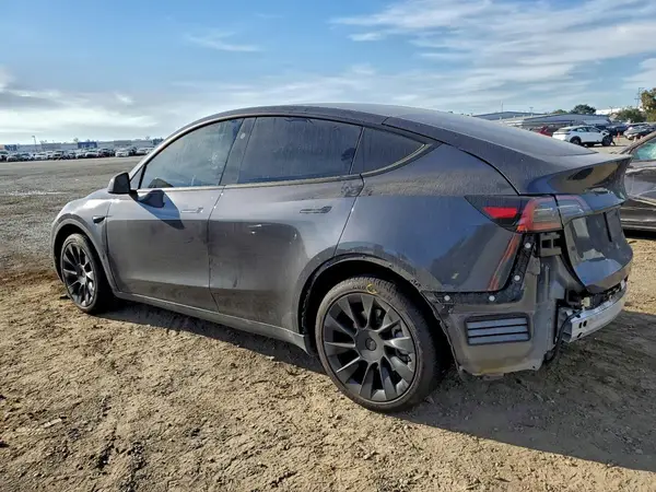 7SAYGDED0RF153755 2024 TESLA MODEL Y - Image 2