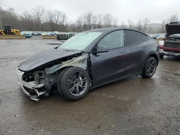 7SAYGDED0RF165260 2024 TESLA MODEL Y - Image 1
