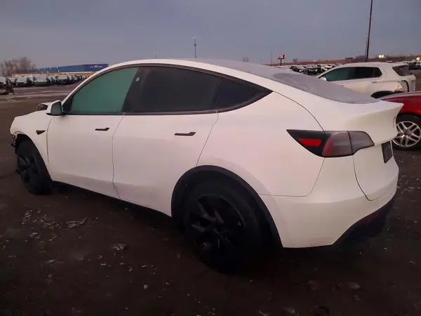 7SAYGDED0RF191972 2024 TESLA MODEL Y - Image 2