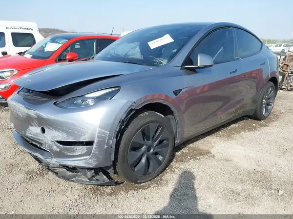 7SAYGDED0RF205868 2024 TESLA MODEL Y - Image 2