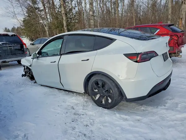 7SAYGDED0RF990070 2024 TESLA MODEL Y - Image 2