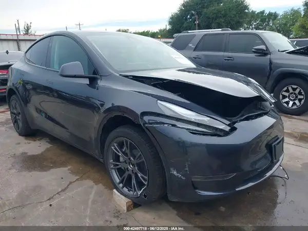 7SAYGDED0SA339086 2025 TESLA MODEL Y - Image 1