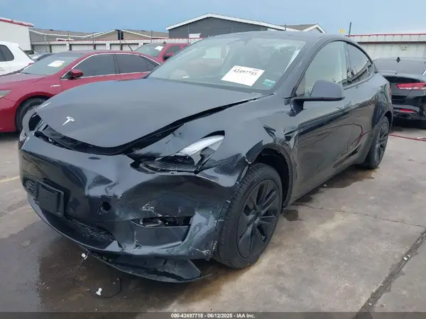 7SAYGDED0SA339086 2025 TESLA MODEL Y - Image 2